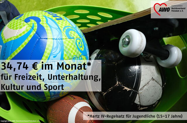 Ball, Football, Skateboard,  Text: 34,74 Euro im Monat (Hartz IV-Regelsatz für Jugendliche 15 - 17 Jahre) für Freizeit, Unterhaltung, Kultur und Sport