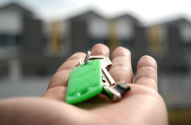 Foto von einem Schlüsselbund in einer Hand