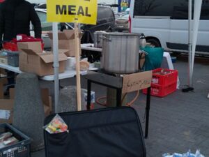 Zelt mit freier Mahlzeit für Flüchtlinge