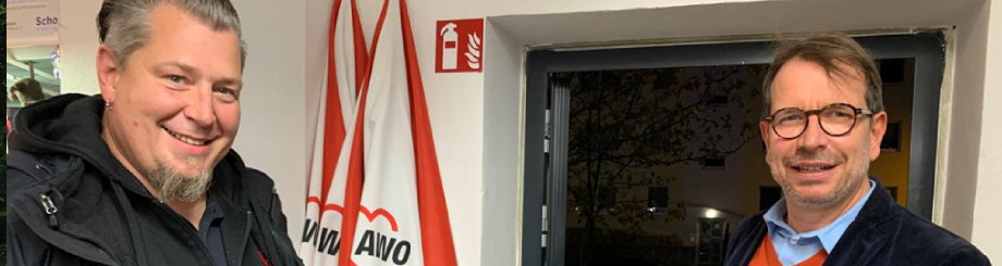 Frank Smyrek zu Gast in der Schatztruhe; auf dem Bild auch Raico Rummel, Leiter der Schatztruhe