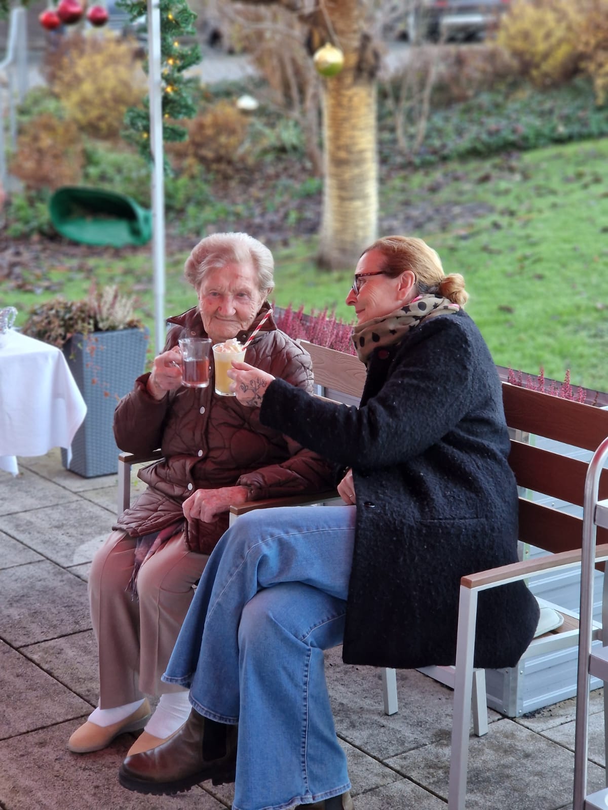 Anstoßen auf Weihnachten