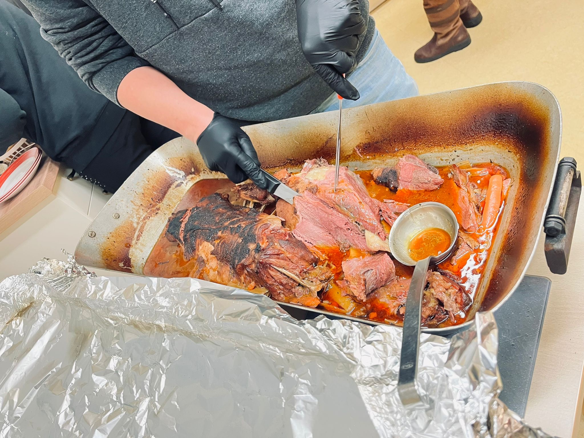 eine Wildschweinkeule fertig gebacken